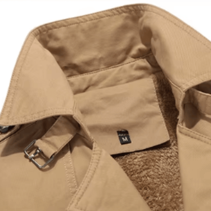 Eleganter Gepolsterter Trenchcoat Von Alder 
