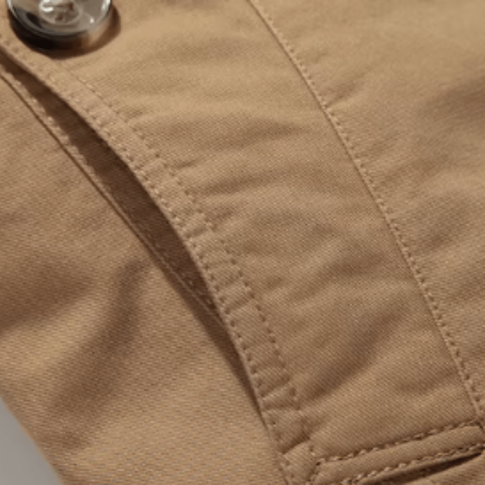 Eleganter Gepolsterter Trenchcoat Von Alder 