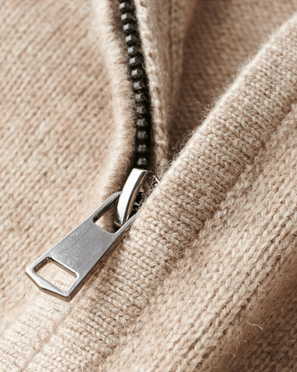 Eleganter Zip-Pullover Von Alder 